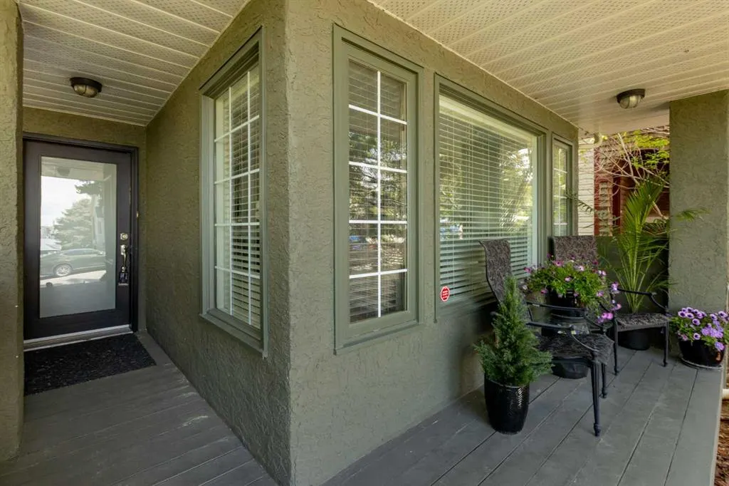 1903 29 Avenue SW