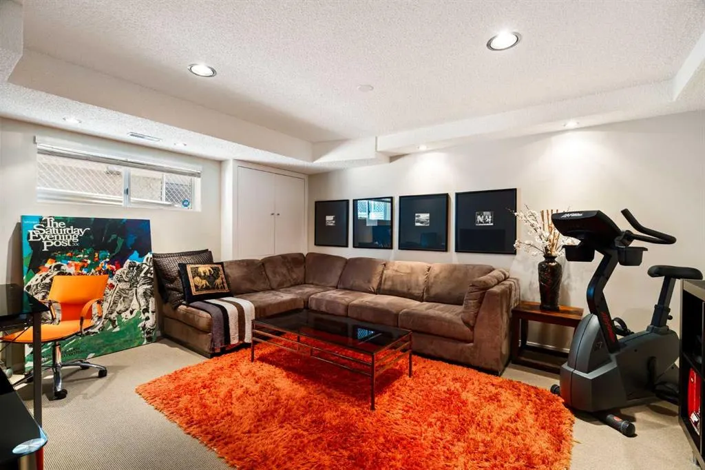 1903 29 Avenue SW