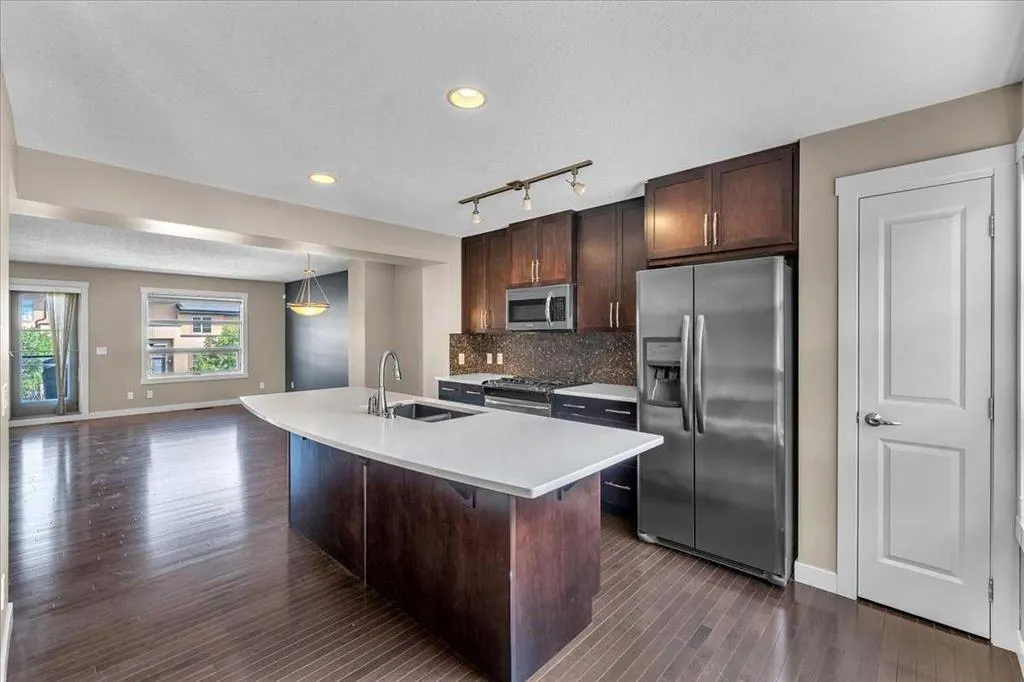 25 Aspen Hills Green SW