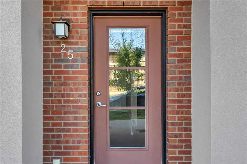 25 Aspen Hills Green SW