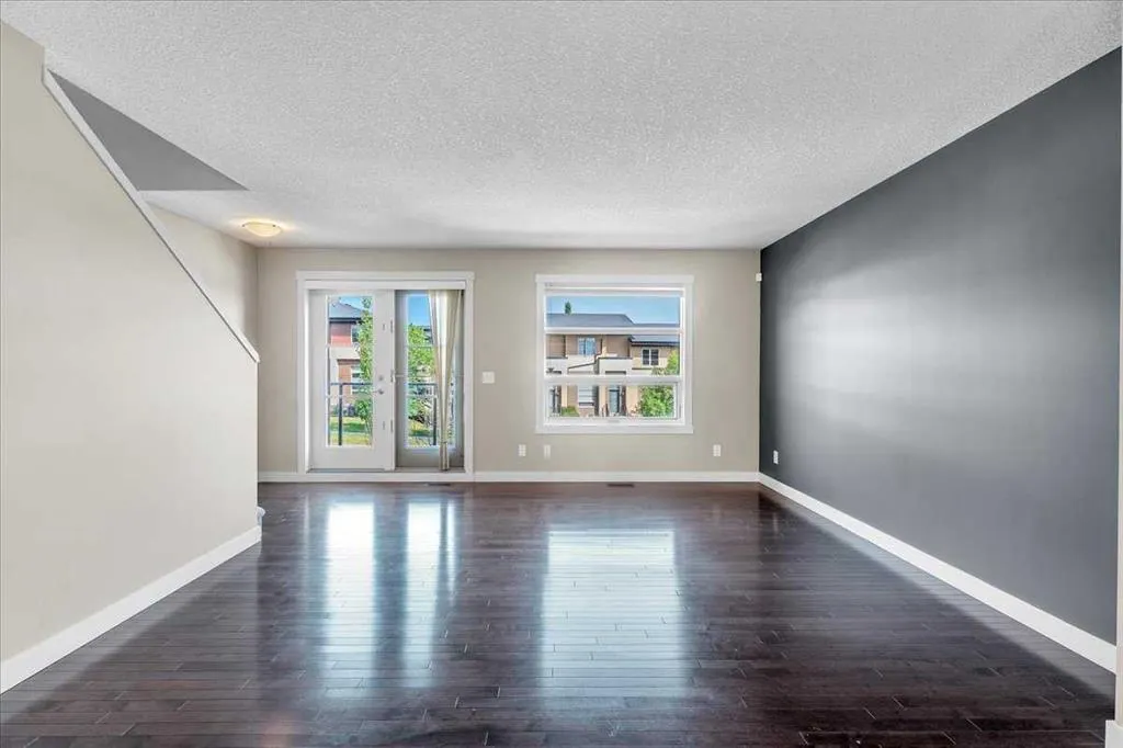25 Aspen Hills Green SW