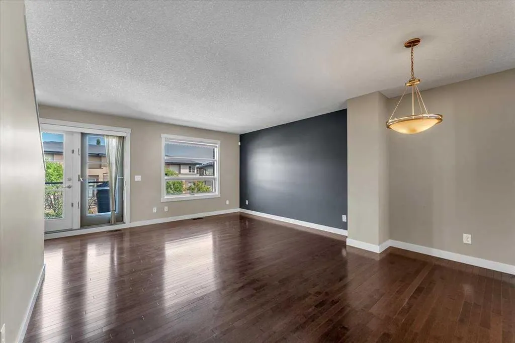 25 Aspen Hills Green SW