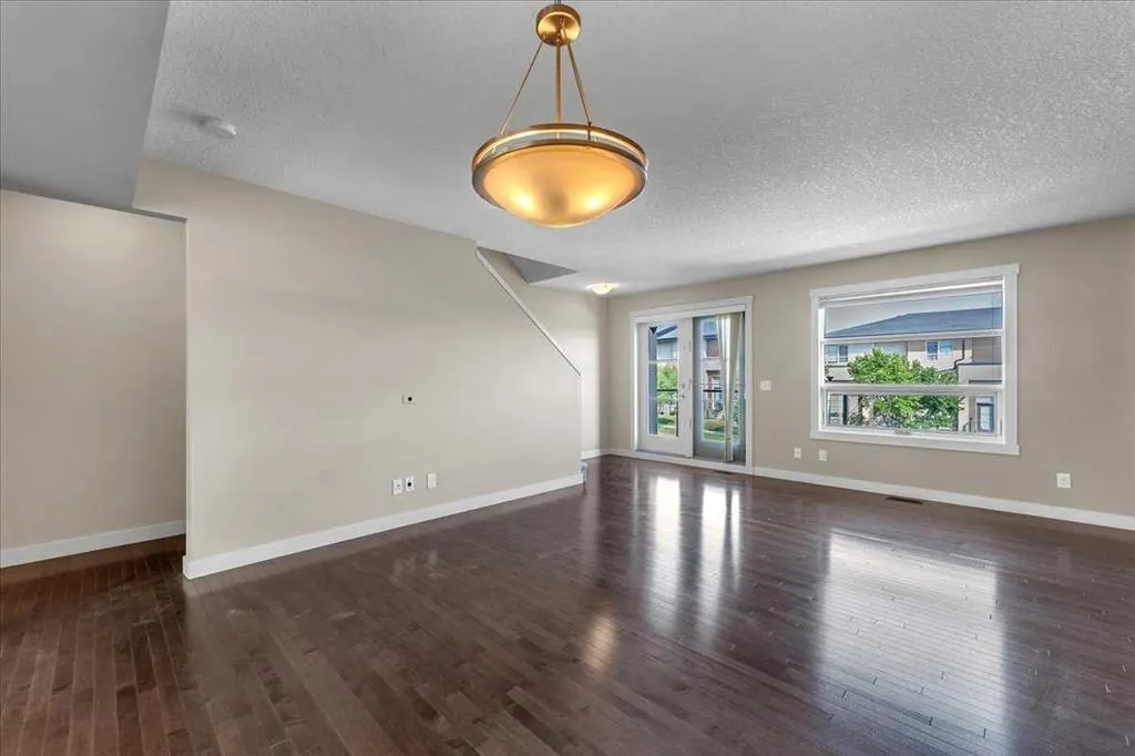 25 Aspen Hills Green SW
