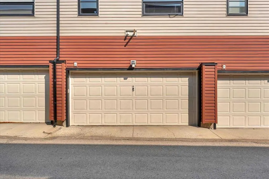 25 Aspen Hills Green SW