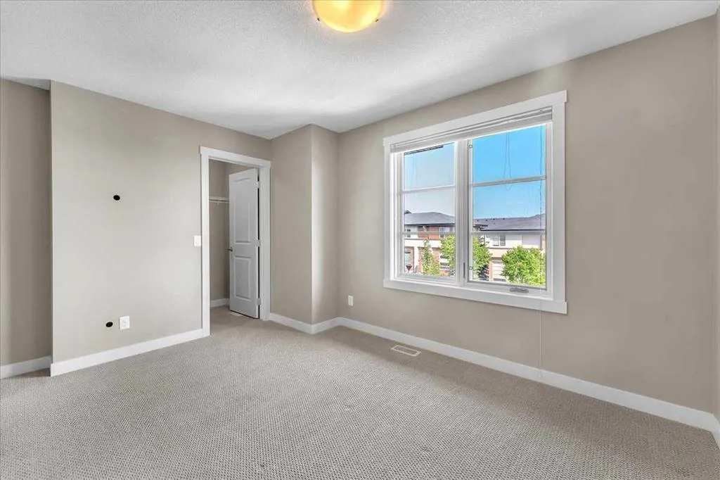 25 Aspen Hills Green SW