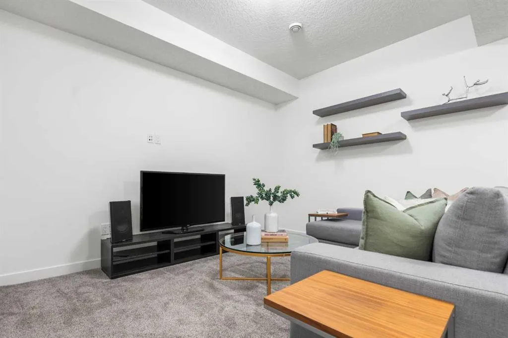 308 11 Avenue NE, #1