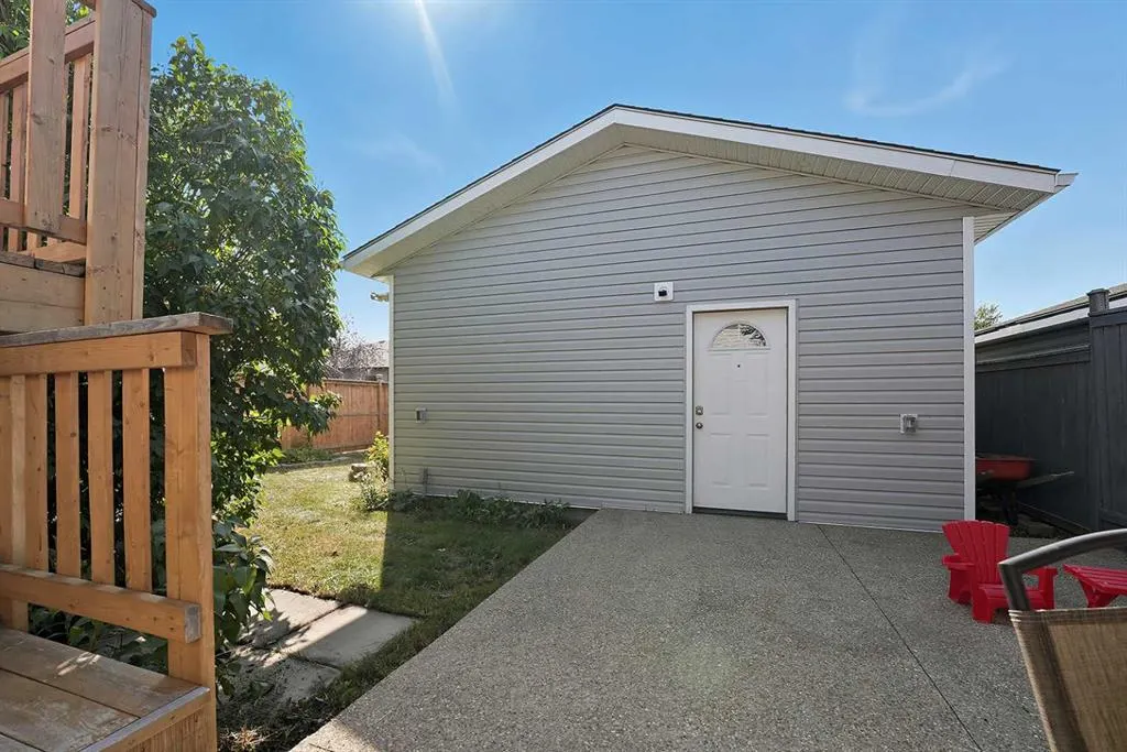 102 Dubois Crescent
