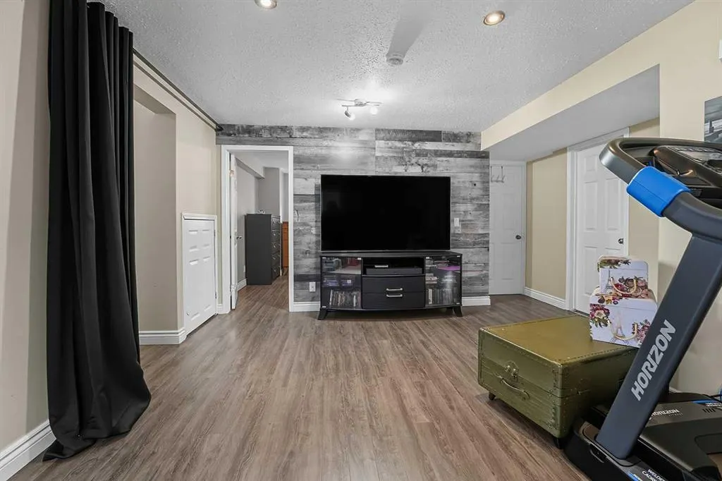 102 Dubois Crescent