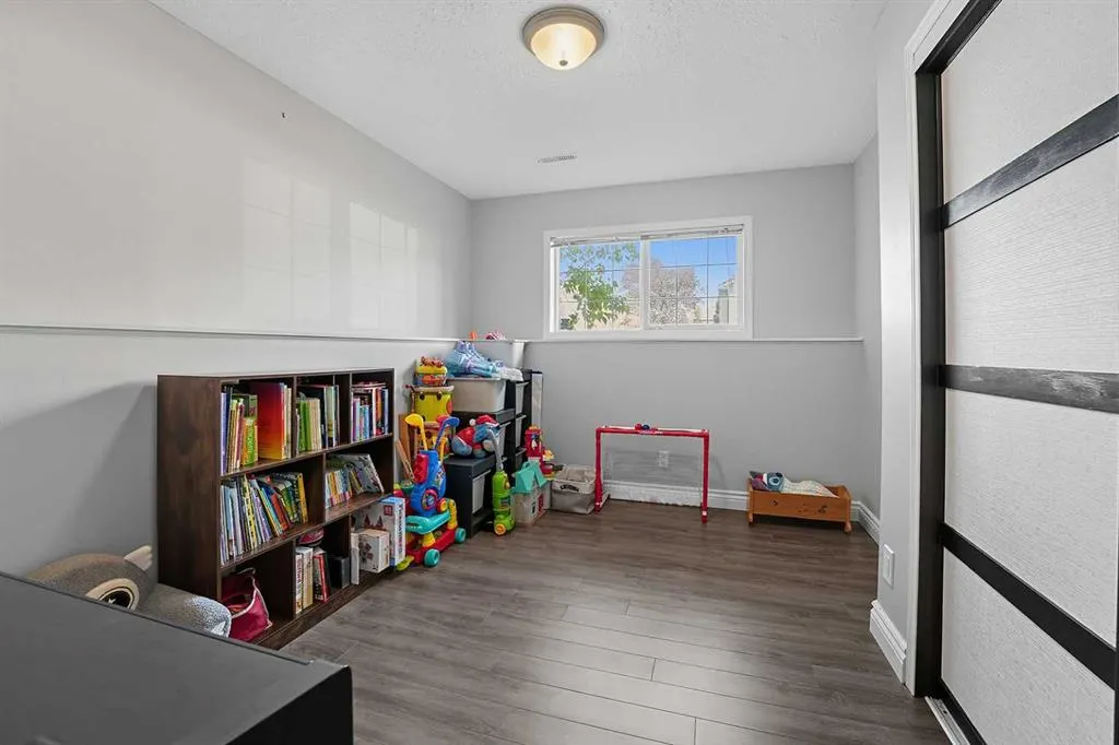102 Dubois Crescent