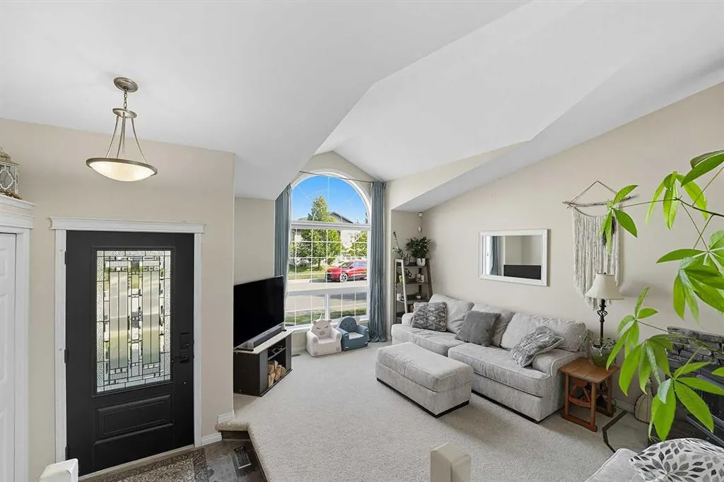 102 Dubois Crescent