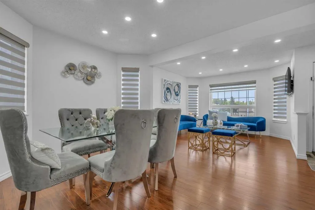 190 Costa Mesa Close NE
