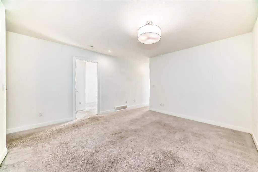 110 Corner Meadows Grove NE