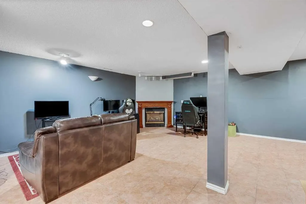 228 Theodore Place NW, #33