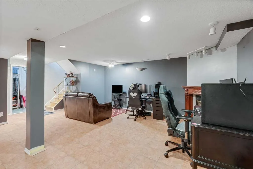 228 Theodore Place NW, #33
