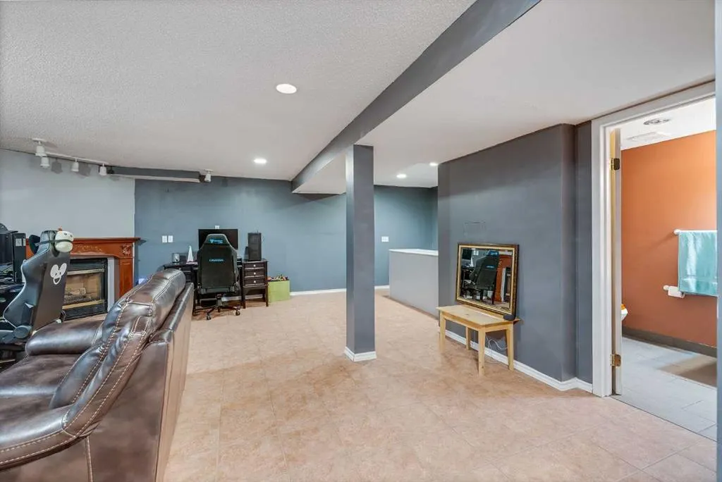 228 Theodore Place NW, #33