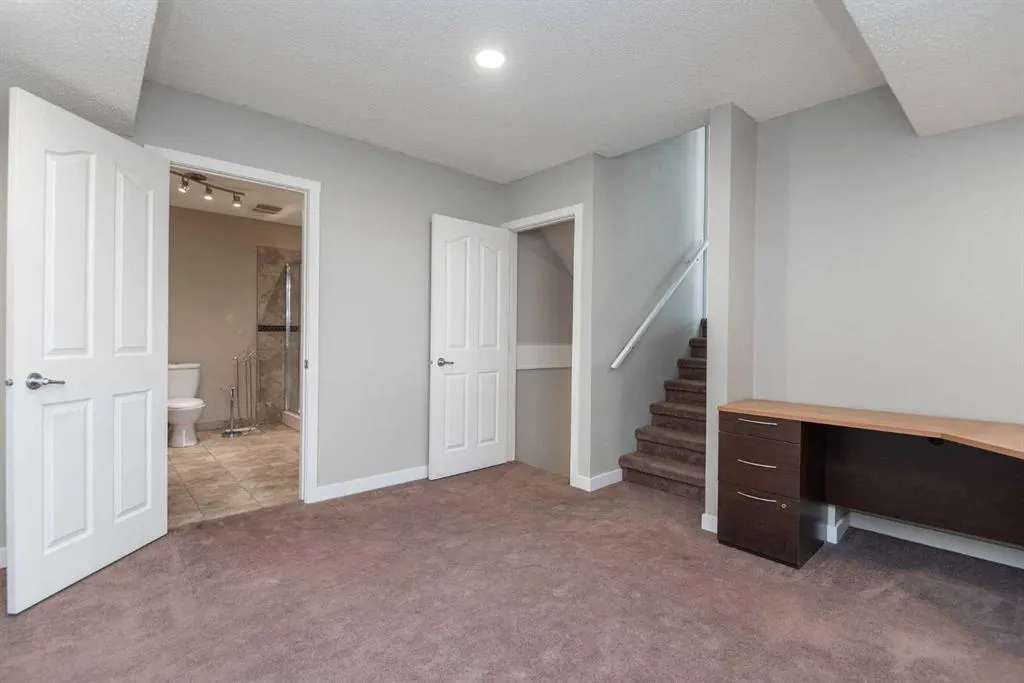 19 Glendale Boulevard