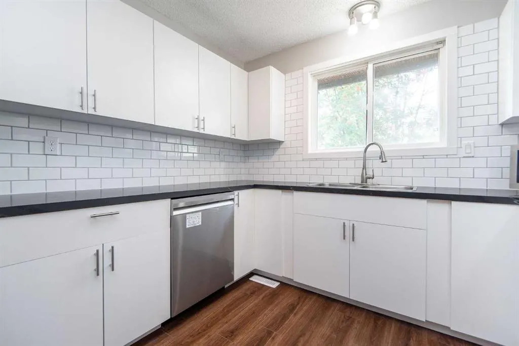 19 Glendale Boulevard