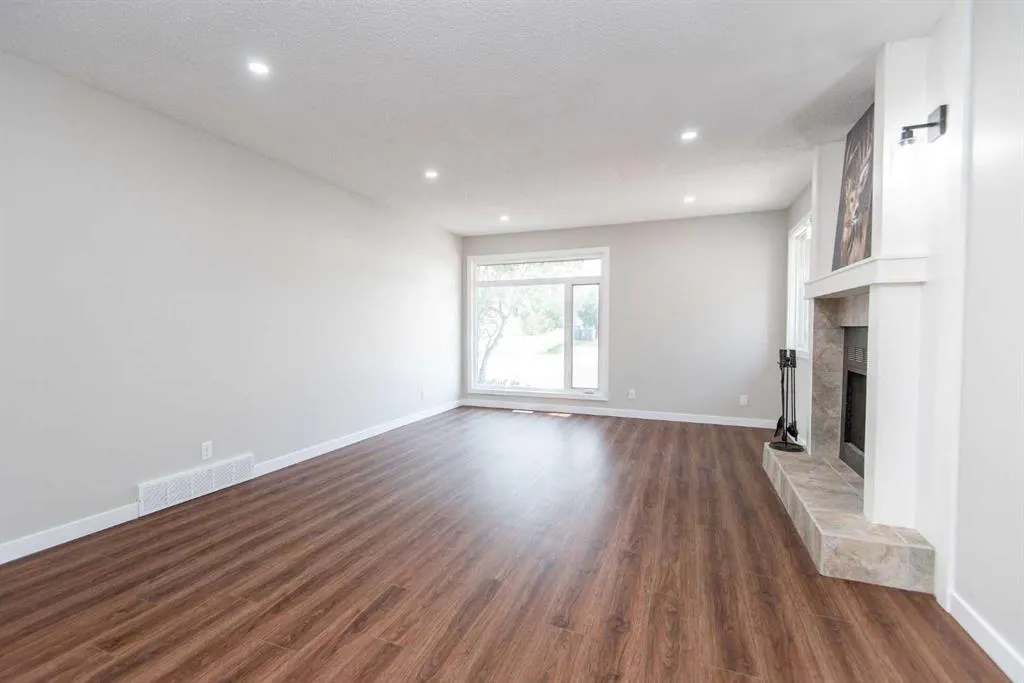 19 Glendale Boulevard