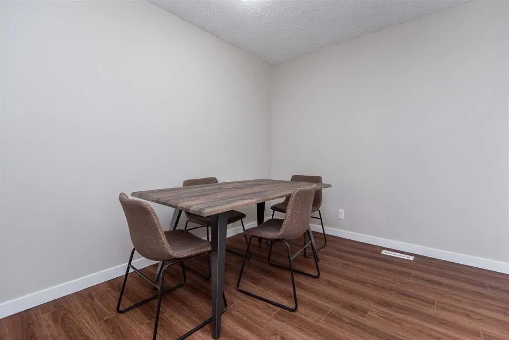19 Glendale Boulevard