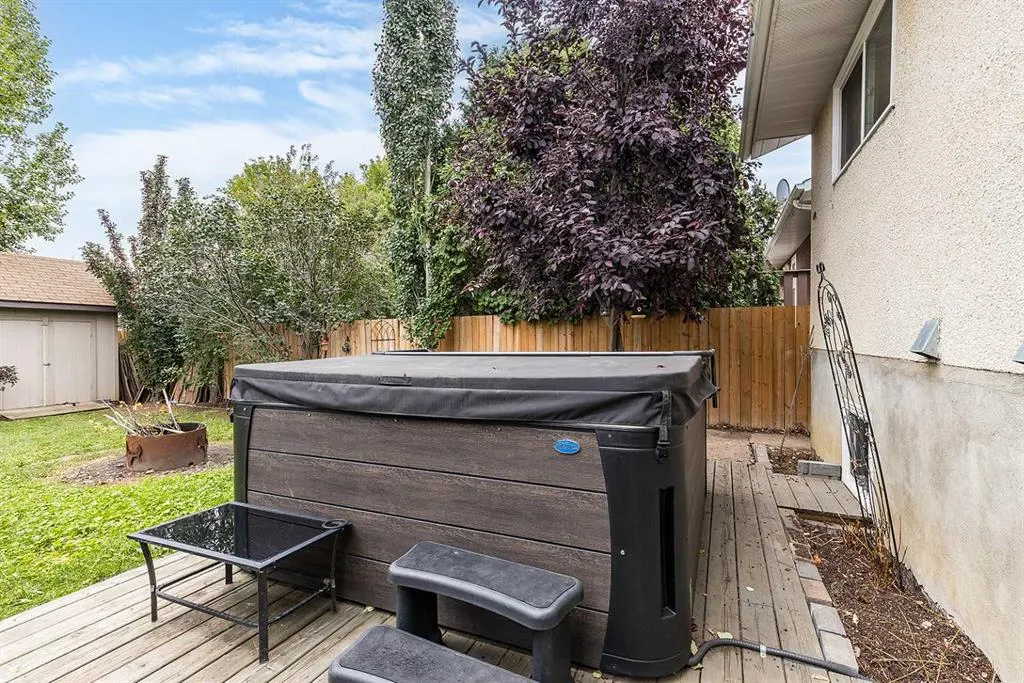15 Ross Haven Avenue SE