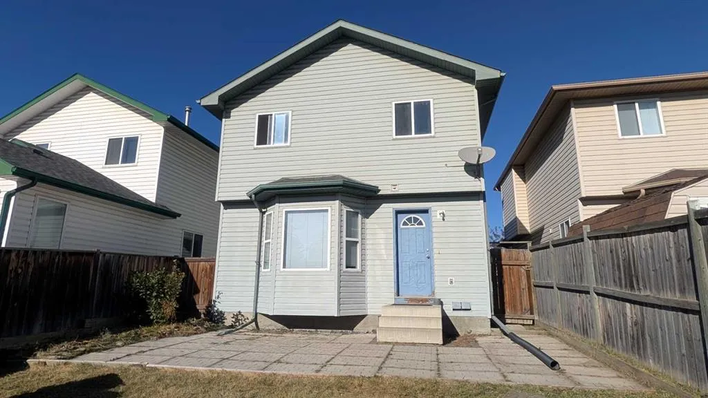 226 Erin Circle SE