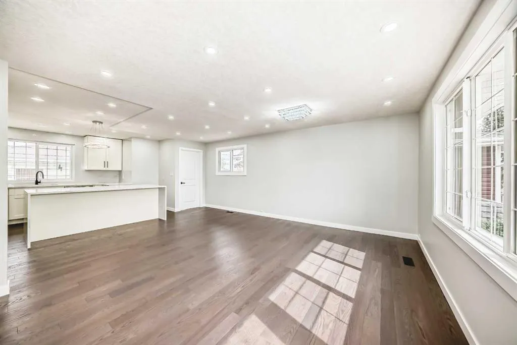 4112 Maryvale Drive NE