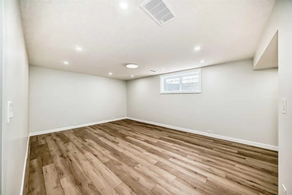4112 Maryvale Drive NE