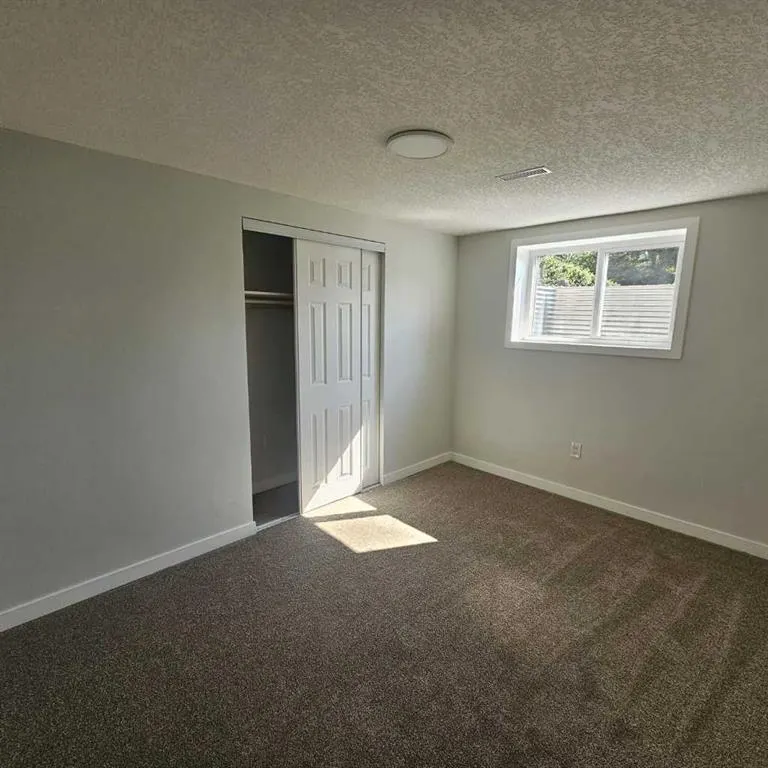 4112 Maryvale Drive NE