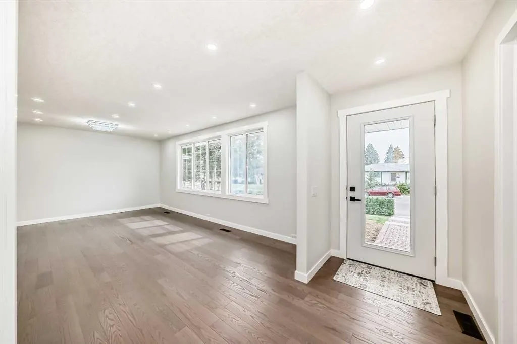 4112 Maryvale Drive NE