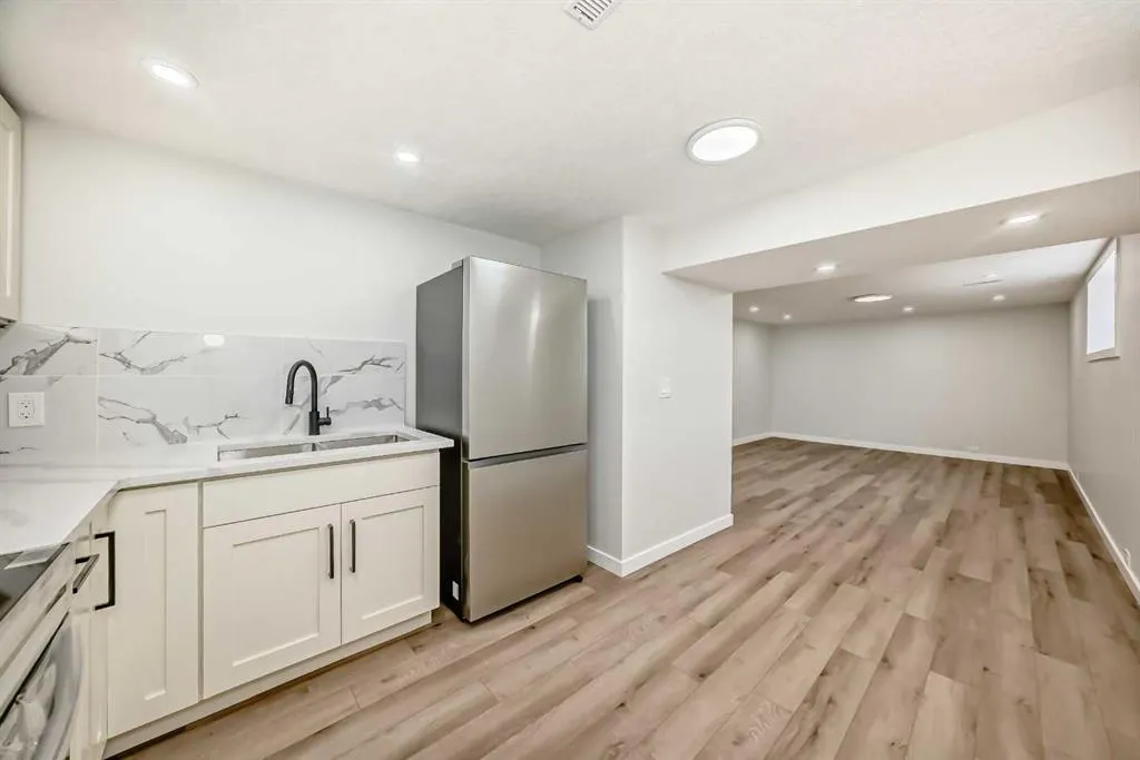 4112 Maryvale Drive NE