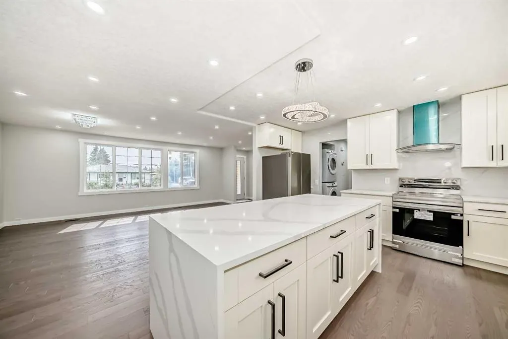 4112 Maryvale Drive NE