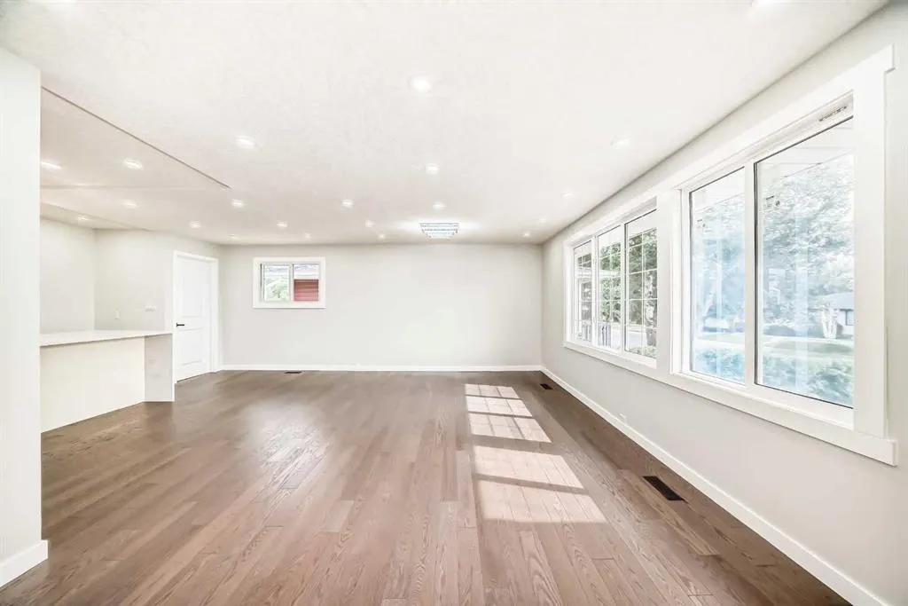 4112 Maryvale Drive NE