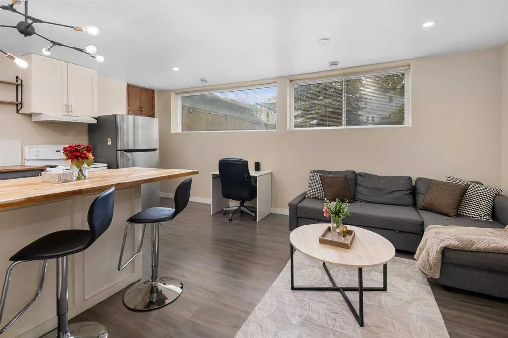 212 Woodbine Boulevard SW