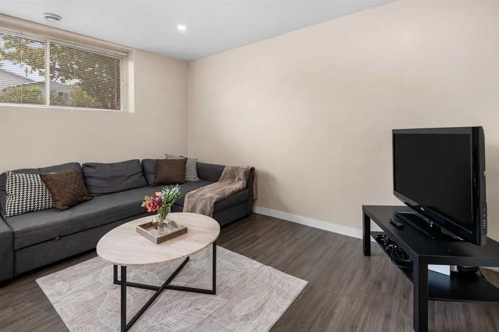 212 Woodbine Boulevard SW