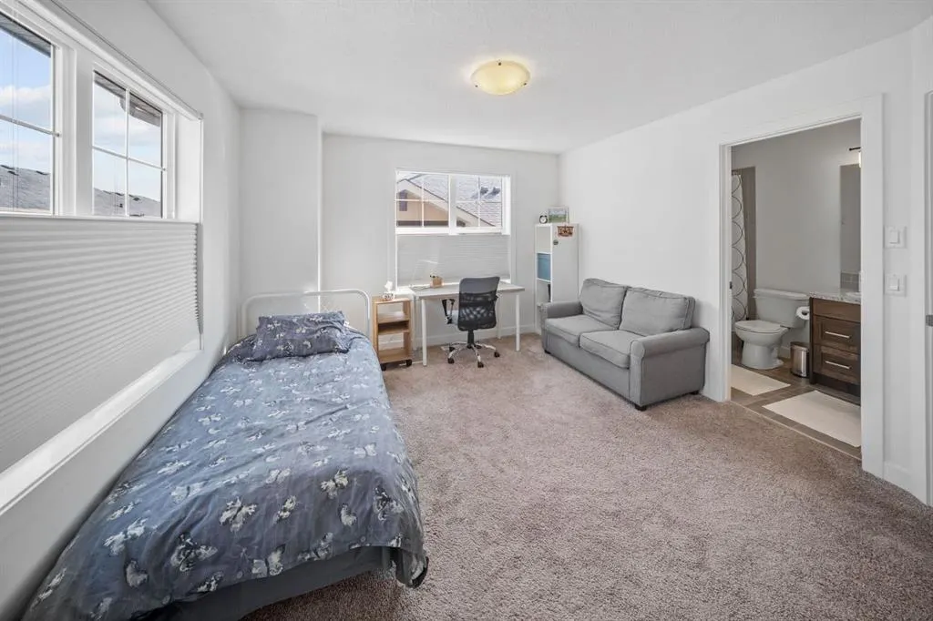 139 Evanscrest Gardens NW