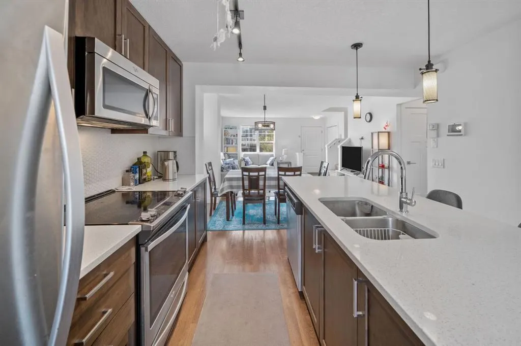 139 Evanscrest Gardens NW