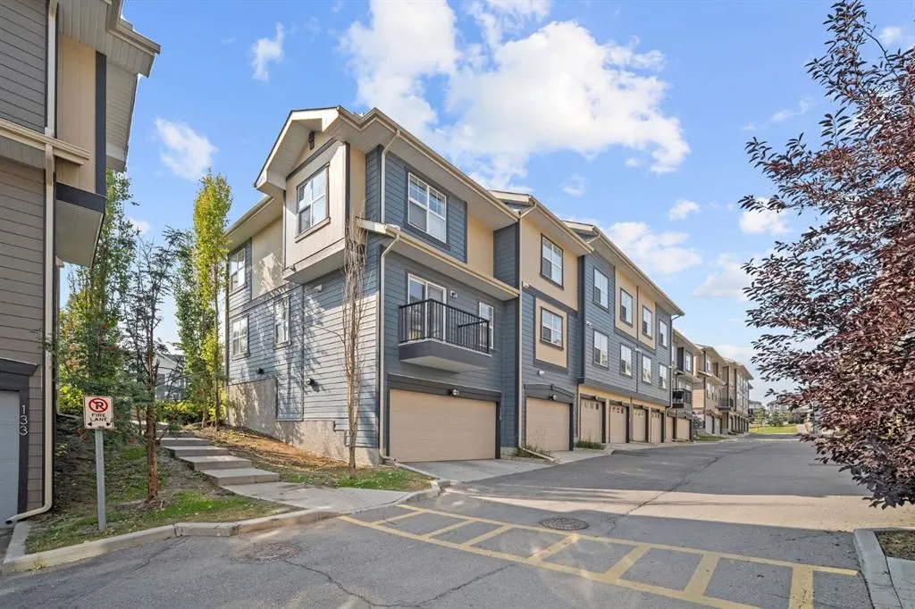139 Evanscrest Gardens NW