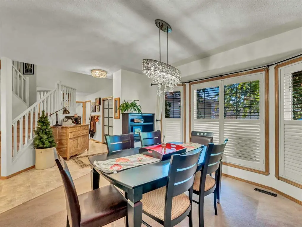 12 Sunrise Court SW