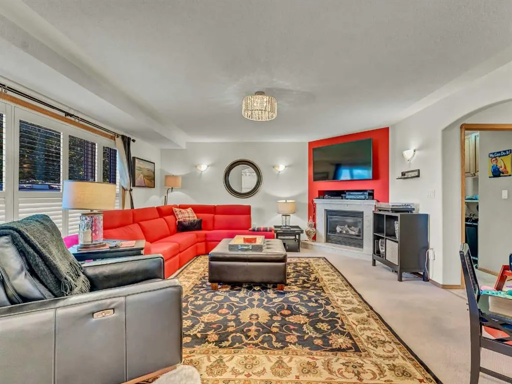 12 Sunrise Court SW