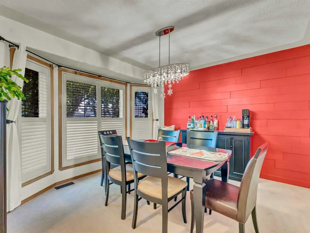 12 Sunrise Court SW