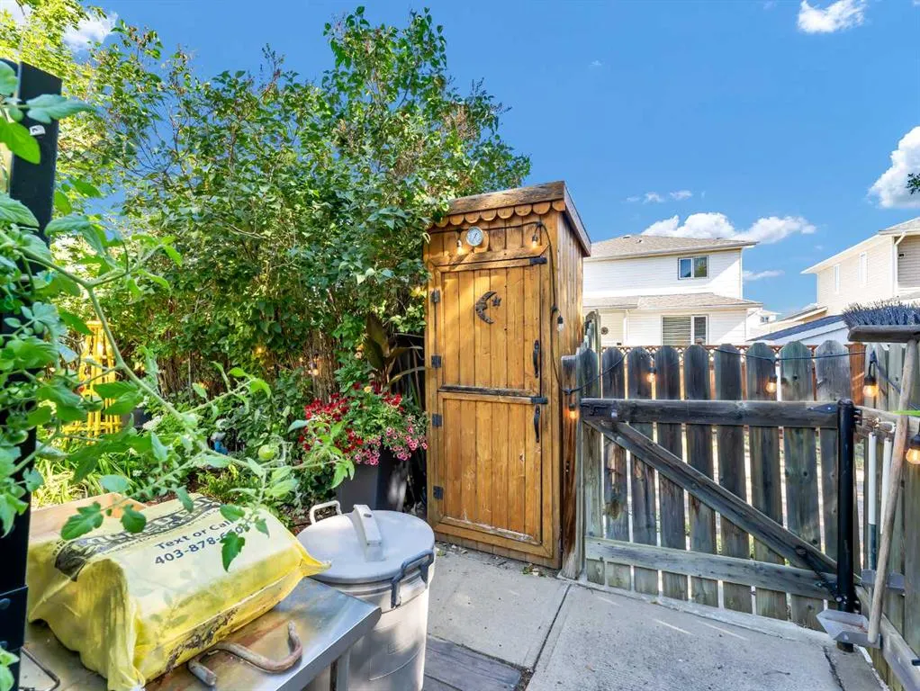 12 Sunrise Court SW
