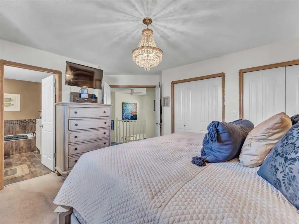 12 Sunrise Court SW