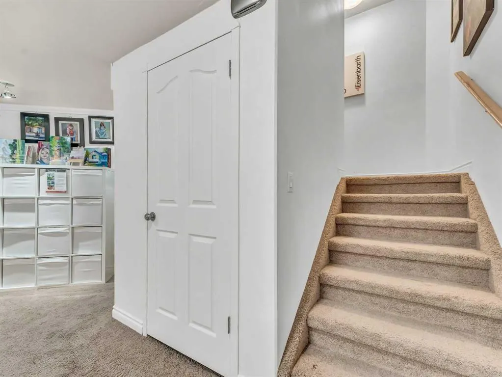 12 Sunrise Court SW