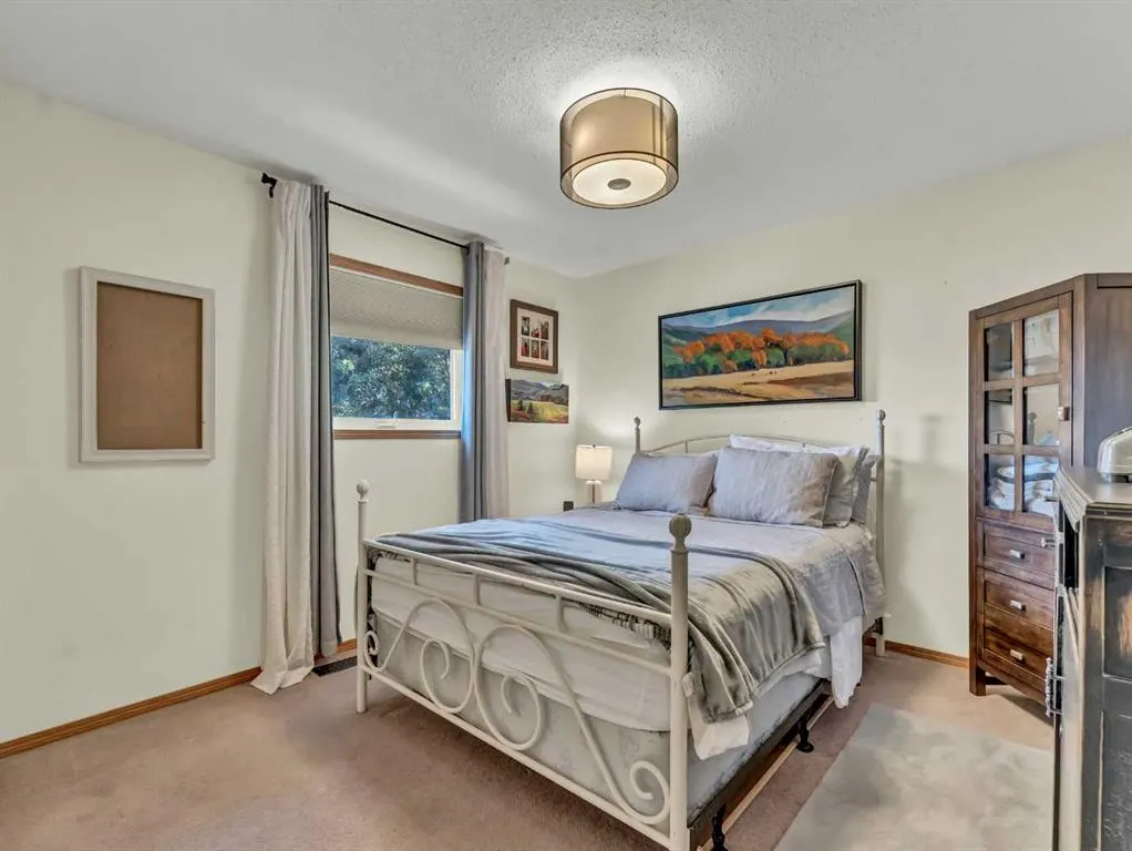 12 Sunrise Court SW