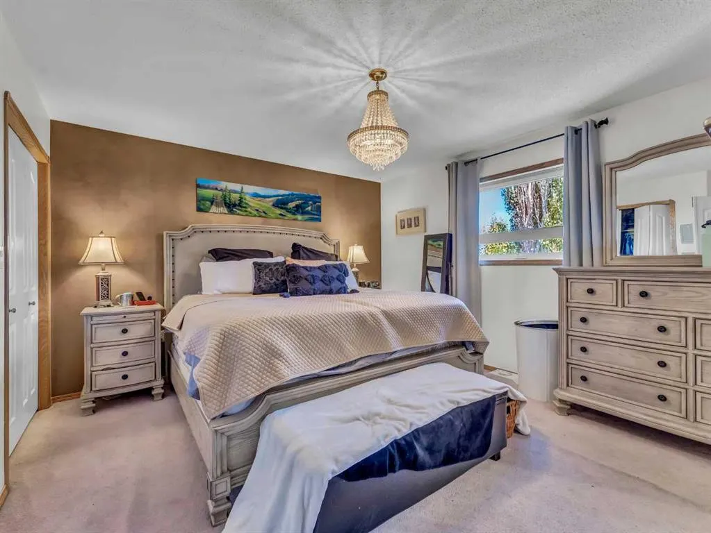 12 Sunrise Court SW