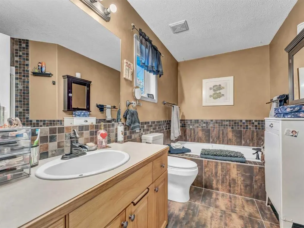 12 Sunrise Court SW