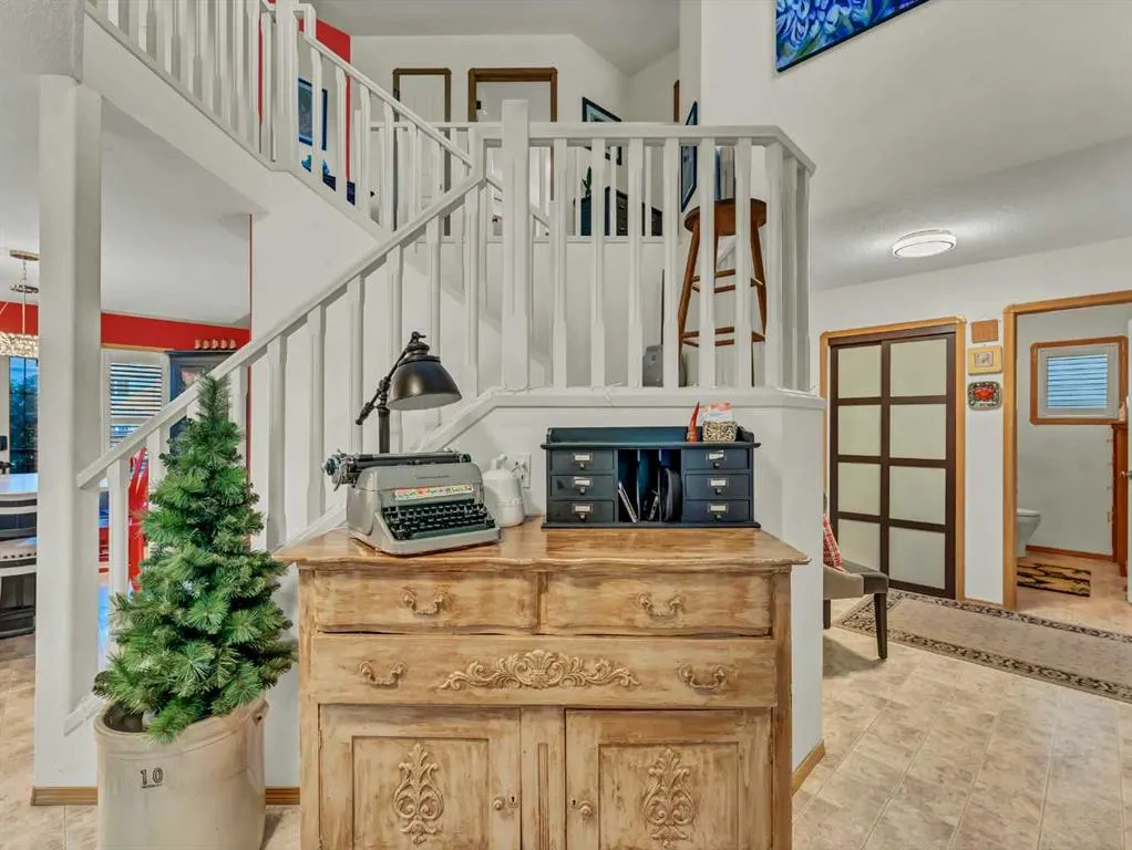 12 Sunrise Court SW