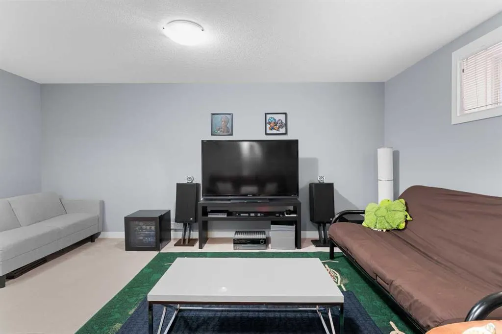 172 Evanspark Gardens NW