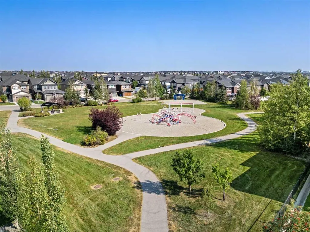 172 Evanspark Gardens NW