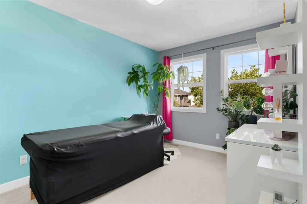 172 Evanspark Gardens NW